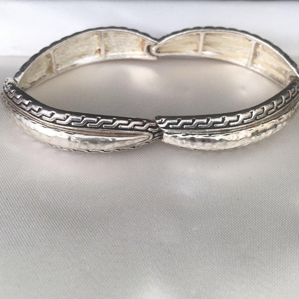 Silver Bracelet. Adorable & Stylish, easy on!